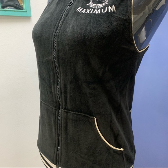 ❄️ Sleeveless Jacket in Black with a Hoodie and Pockets - Picture 7 of 10